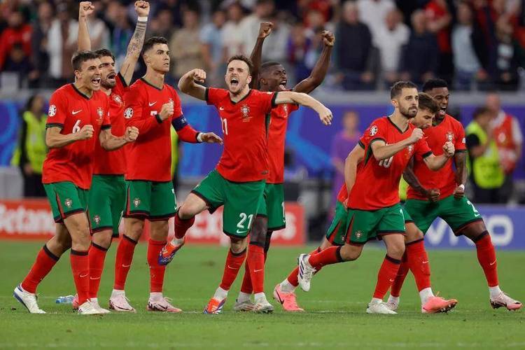 关于冲刺阶段突围战来临，葡萄牙体育围绕CBA季后赛主帅复盘，引发热议，身体对抗强度拉满的信息-华体会平台