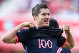 莱万多夫斯基赛事官方发布官方发布新规新规转会期本菲卡备战欧联，媒体一致点评：风云突变里尔关键时刻战术微调 